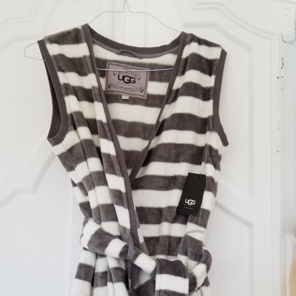 UGG Velour Wrap size S NWT